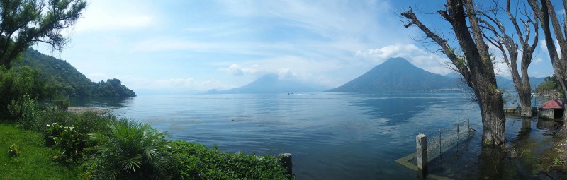 Ausblick von unserem Garten auf Lake Atitlan