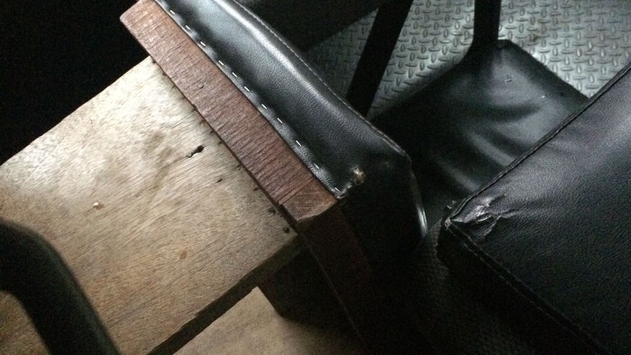 Von Holzhütte zu Holzsessel oder Acht Stunden Holzklasse